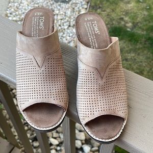TOMS sandals new without tags, never worn. Size W6.5 tan leather